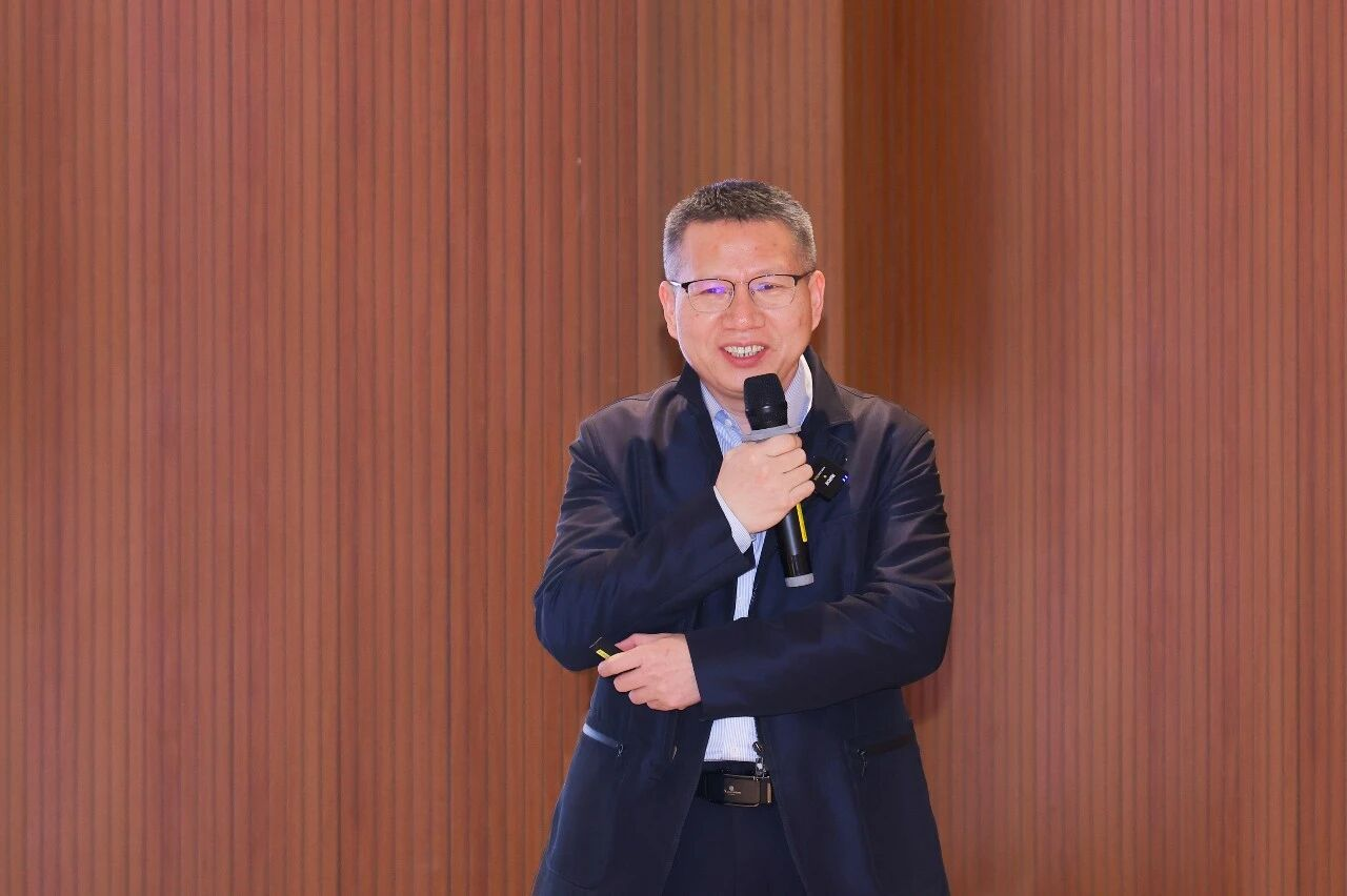 中智關愛通懂事、副總經理皮興忠.png